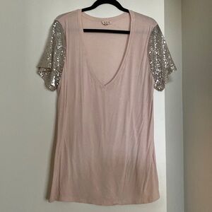 POL light pink v-neck tee with sequin sleeves